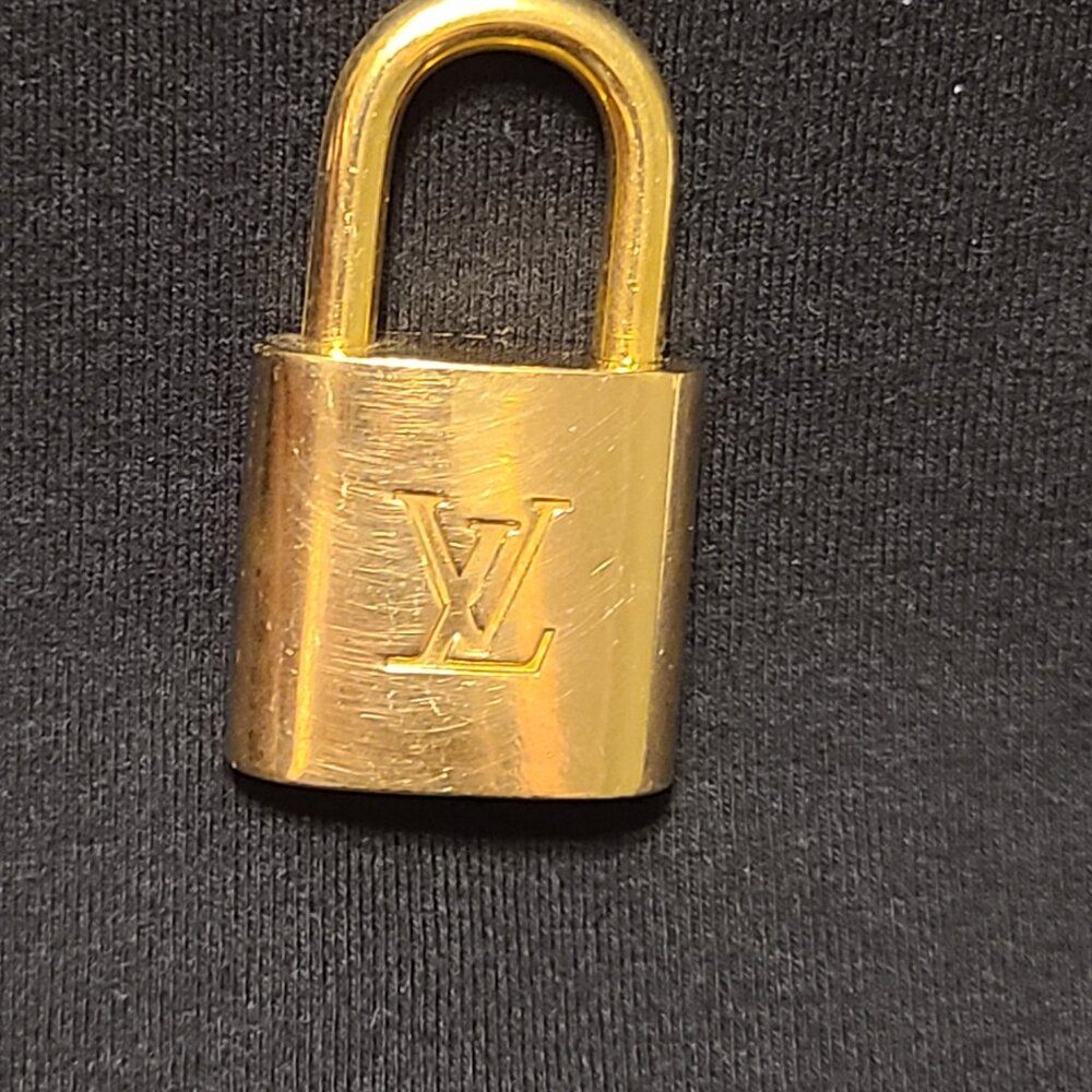 LV Lock & Key set #306 - Picture 7 of 7